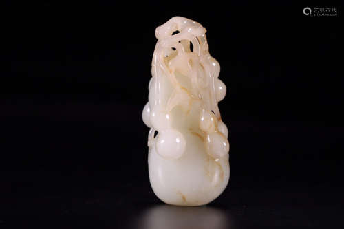 A Chinese Hetian Jade Carved Gourd-shaped Ornament