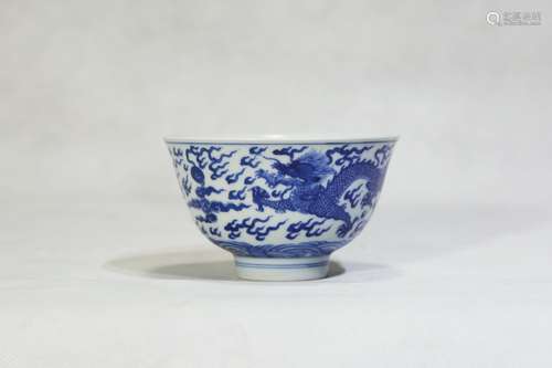 Qing dynasty Kangxi period Blue and White porcelain Bowl with dragon pattern