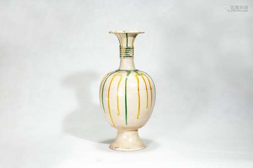 Tricolor porcelain bottle