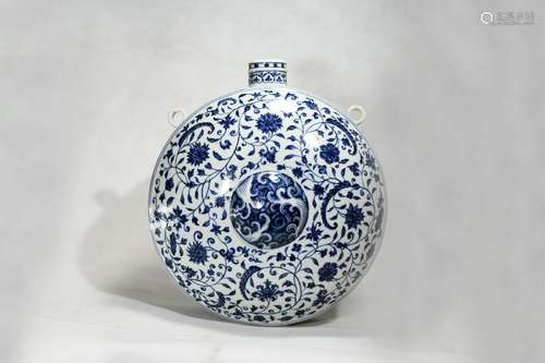 blue and white porcelain bottle with mark of xuande