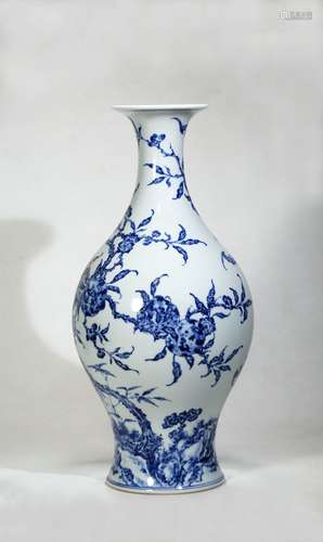 Qing dynasty Yongzheng period Blue and White porcelain Bottle