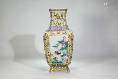 qing dynasty Qianlong period famille rose porcelain bottle