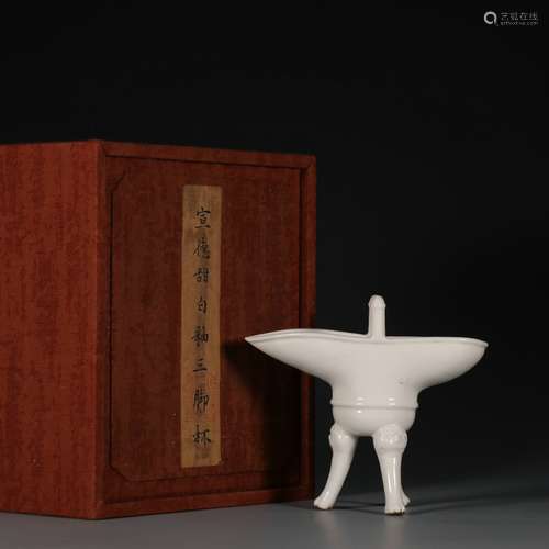 white glazed cup with mark of xuande