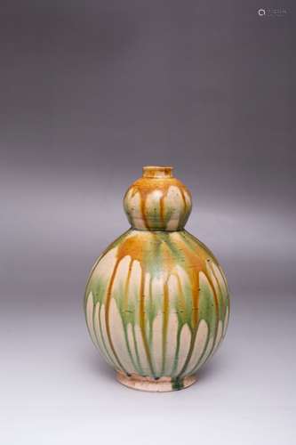 Three-color porcelain bottle