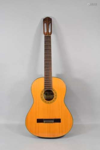 Paul Beuscher Dry Guitar. 6 strings, small dent on…