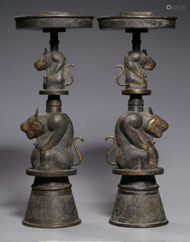 PAIR OF GILT BRONZE CANDLE HOLDER SHAPED WITH BEAST