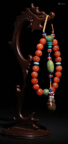 AN OLD AGATE STRING BRACELET WITH 18 BEADS