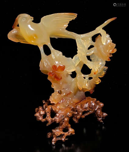 AN AGATE ORNAMENT CARVED WITH FLOWER&BIRD