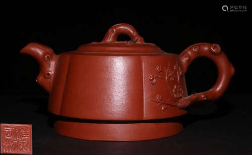 AN OLD ZISHA TEA POT CARVED WITH FLOWER