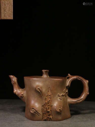 A ZISHA TEA POT CARVED WITH FLOWER PATTERN