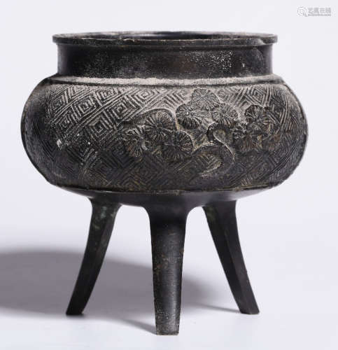 A COPPER CENSER CARVED WITH FLOWER PATTERN