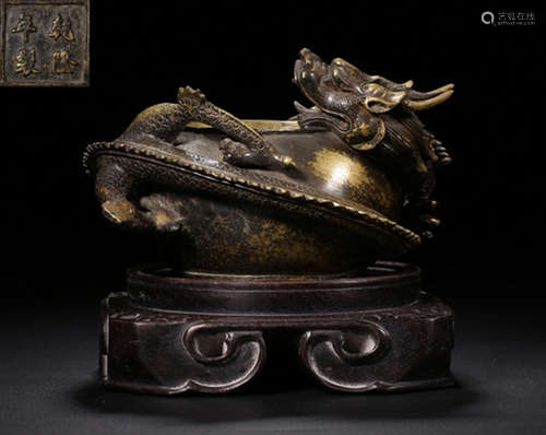 A GILT BRONZE CENSER CARVED WITH DRAGON