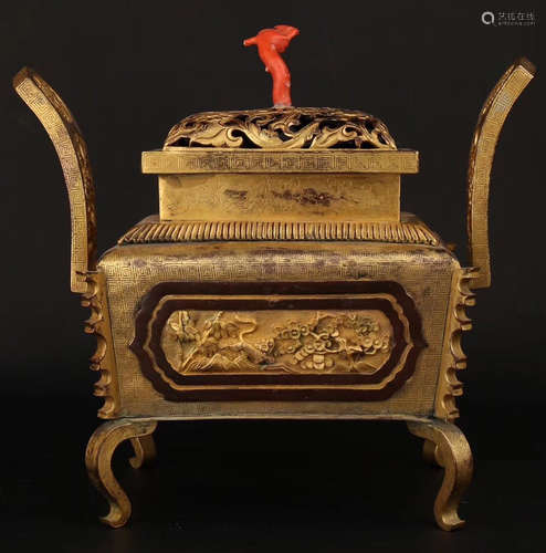 A GILT BRONZE CENSER CARVED WITH FLOWER