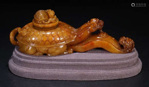 A TIANHUANG STONE PENDANT SHAPED WITH TORTOISE