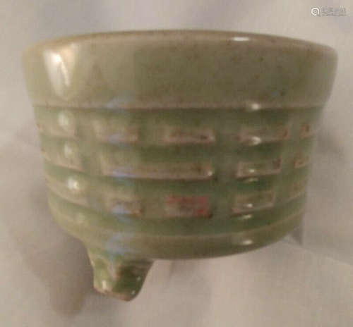 A MING DYNASTY CELADON TRIPOD INCENSE BURNER