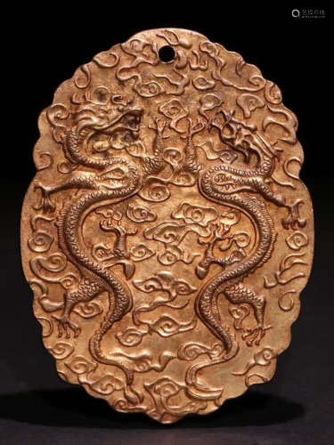 A GILT BRONZE TABLET CARVED WITH DRAGON PATTERN