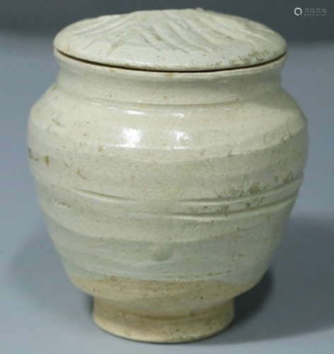 A WHITE GLAZE JAR WITH COVER