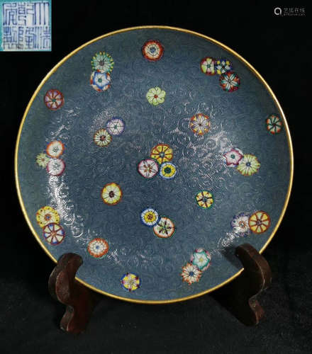 A BLUE BASE FAMILLE ROSE GLAZE PLATE