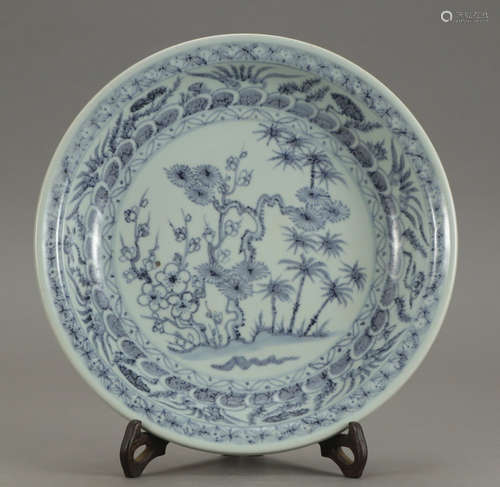 A BLUE&WHITE GLAZE PLATE PAINTED WITH FLOWER