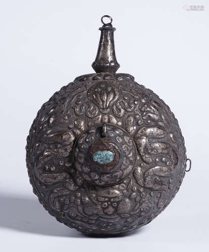 A SILVER SNUFF BOTTLE CARVED WITH DRAGON