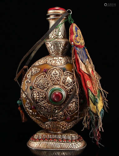 A VINTAGE TIBETAN SILVER INLAY GEMS&AMBER SNUFF BOTTLE