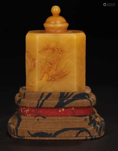 A SHOUSHAN STONE SNUFF BOTTLE CARVED WITH LANDSCAPE