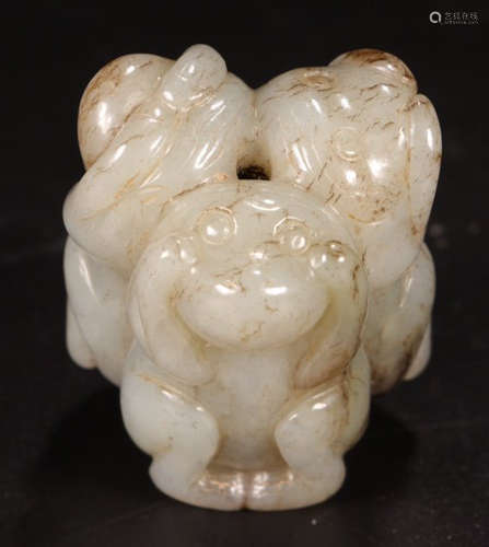 A HETIAN JADE BEAR PENDANT