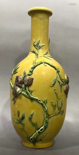A YELLOW GLAZE VASE WITH PEACH PATTERN