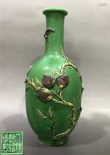 A GREEN GLAZE VASE CARVED WITH PEACH