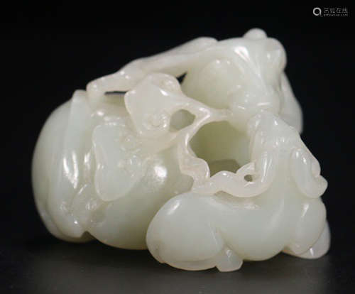 A HETIAN JADE SHEEP PENDANT