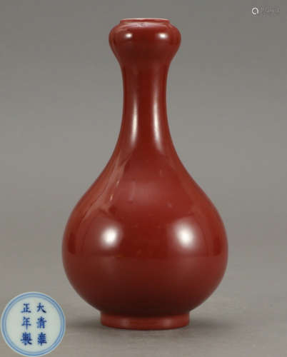 A RED GLAZE VASE WITH MARK