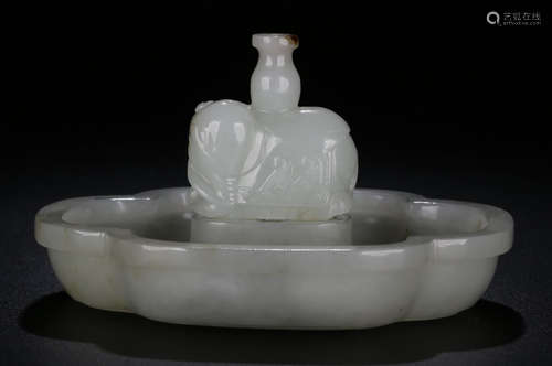 A HETIAN WHITE JADE INCENSE HOLDER SHAPED WITH ELEPHANT