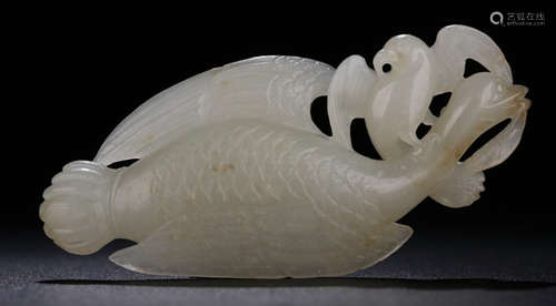 A HETIAN WHITE JADE PENDANT SHAPED WITH FISH