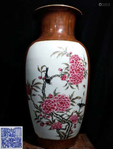 A FAMILLE ROSE GLAZE VASE PAINTED WITH BIRD&FLOWER