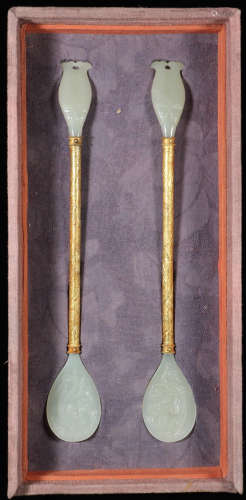 PAIR OF HETIAN WHITE JADE SPOON EMBEDDED WITH GILT BRONZE