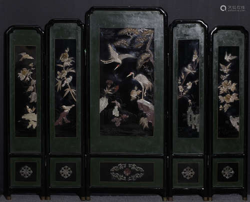 A LACQUER SCREEN EMBEDDED WITH GEM