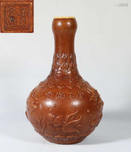 A GOURD VASE CARVED WITH FISH PATTERN