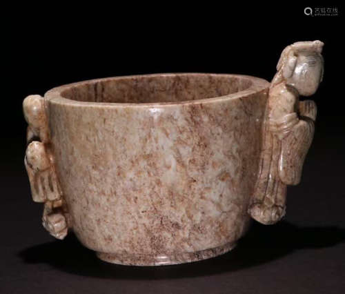A JADE CUP CARVED WITH FIGURE