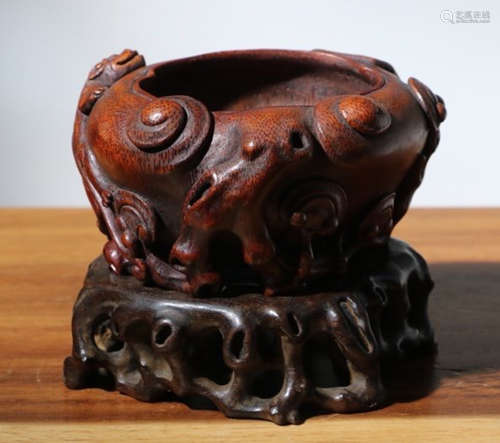 A BAMBOO BRUSH WASHER CARVED WITH GANODERMA