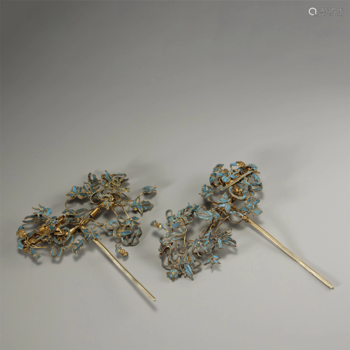 A PAIR OF KINGFISHER FEATHER-EMBELLISHED HAIR …