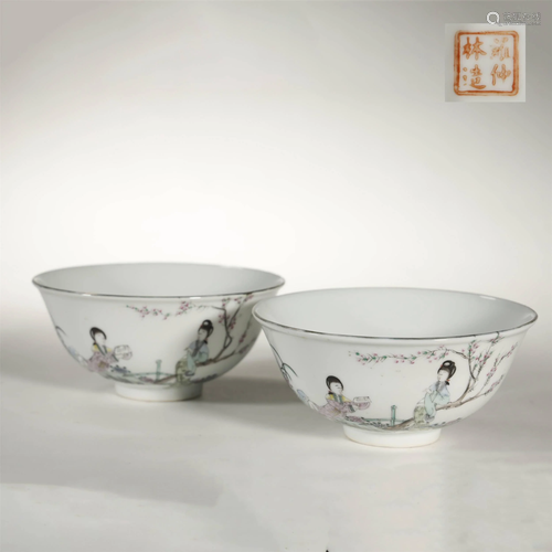 A PAIR OF FAMILLE-ROSE â€œFIGUREâ€BOWLS