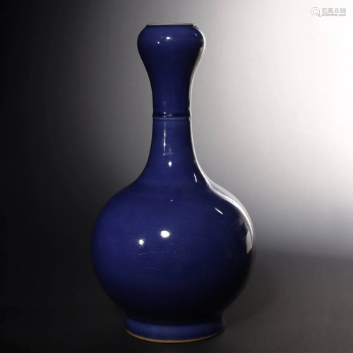 A DARK BLUE-GLAZED BOTTLE VASE