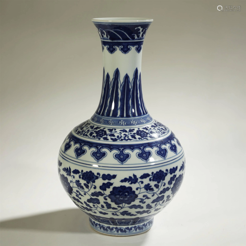 A BLUE AND WHITE BOTTLE VASE