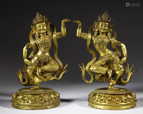 A PAIR OF VERY FINE GILT-BRONZE BUDDHA FIGURE