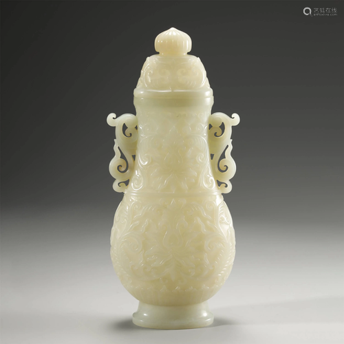 A MAGNIFICENT WHITE JADE VASE AND COVER