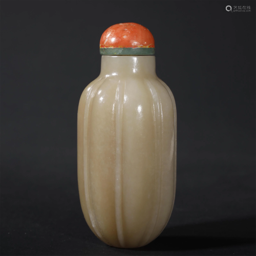 A RARE CARVED WITH WHITE JADE MELON-SHAPED …