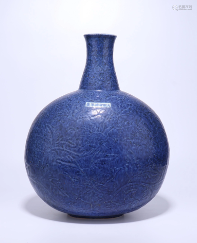 A CHINESE SPRAY BLUE GLAZED VASE, QING DYANSTY