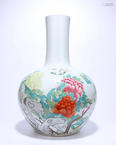 A CHINESE FAMILLE ROSE VASE WITH QIANLONG…