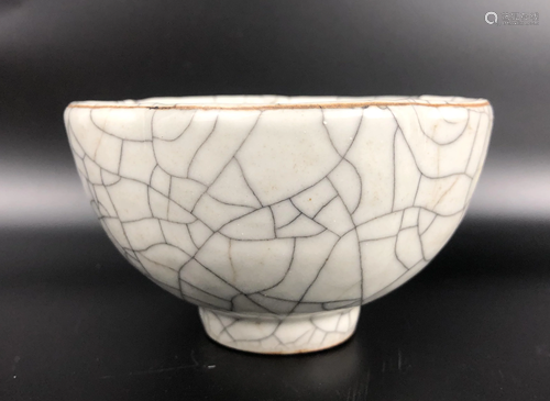 A CHINESE GE TYPE FLOWER MOUTH BOWL, MID…