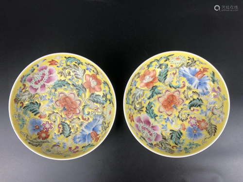 A PAIR OF CHINESE FAMILLE ROSE DISHES WITH …